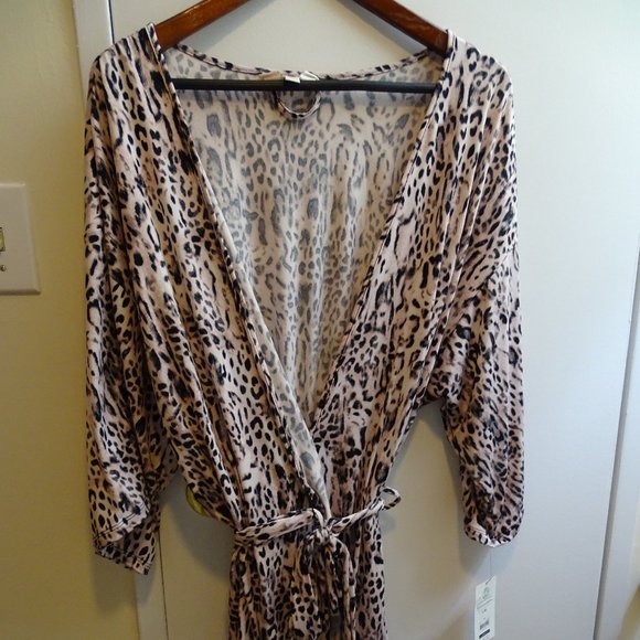 2 For $25 Secret Treasure Leopard Robe L-XL - Picture 1 of 6
